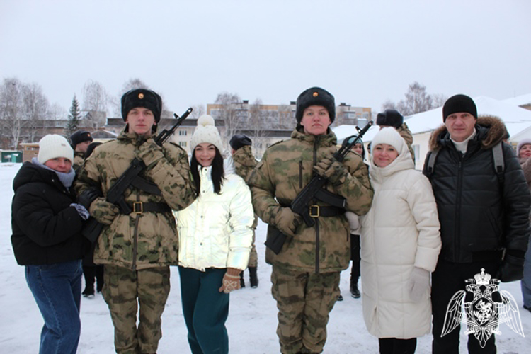 В Сыктывкаре военнослужащие по призыву торжественно приняли присягу