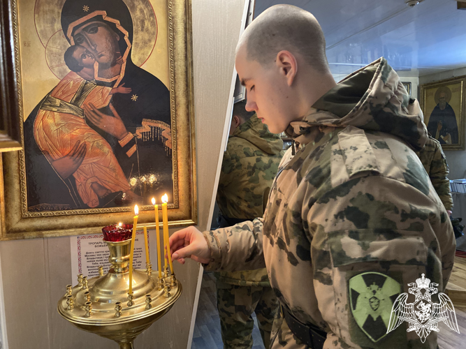 Военнослужащие Центра подготовки личного состава Северо-Западного округа Росгвардии встретили Рождество Христово