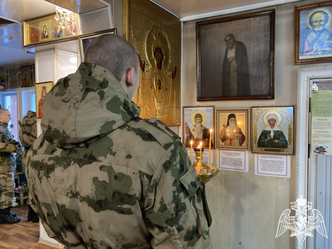 Военнослужащие Центра подготовки личного состава Северо-Западного округа Росгвардии встретили Рождество Христово