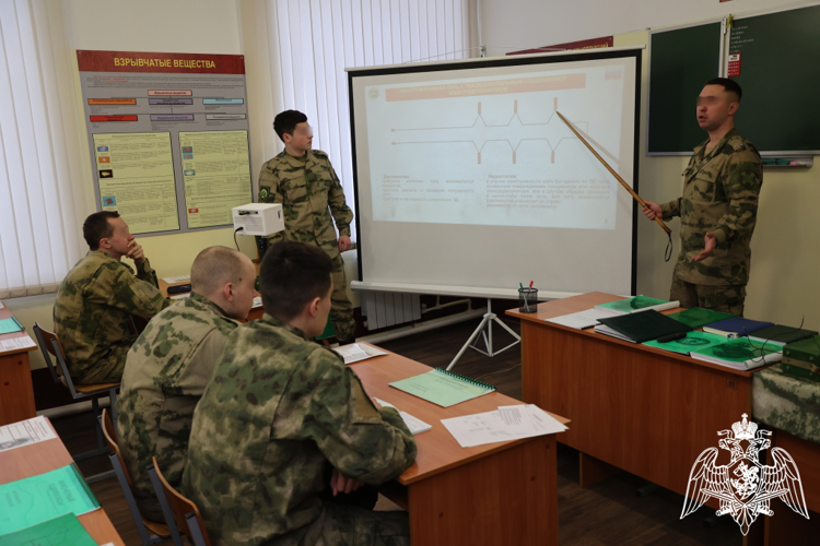 Специалисты инженерной службы Центра подготовки личного состава Северо-Западного округа Росгвардии отмечают профессиональный праздник