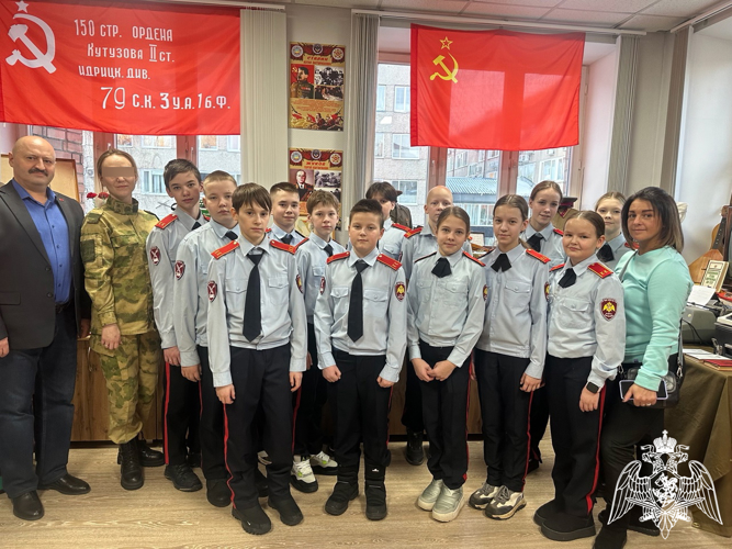 Военнослужащие Центра подготовки личного состава Северо-Западного округа Росгвардии провели тематические занятия для подшефных кадетов