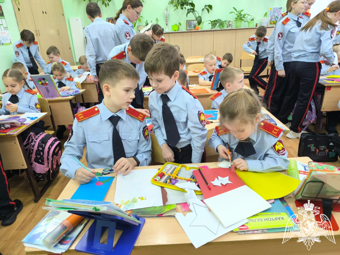Военнослужащие Центра подготовки личного состава Северо-Западного округа Росгвардии провели тематические занятия для подшефных кадетов