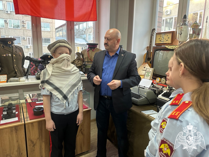 Военнослужащие Центра подготовки личного состава Северо-Западного округа Росгвардии провели тематические занятия для подшефных кадетов