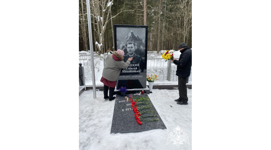 В Сыктывкаре сотрудники ОМОН «Зырянин» почтили память боевого товарища, погибшего при исполнении служебного долга