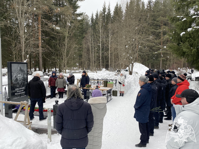 В Сыктывкаре сотрудники ОМОН «Зырянин» почтили память боевого товарища, погибшего при исполнении служебного долга