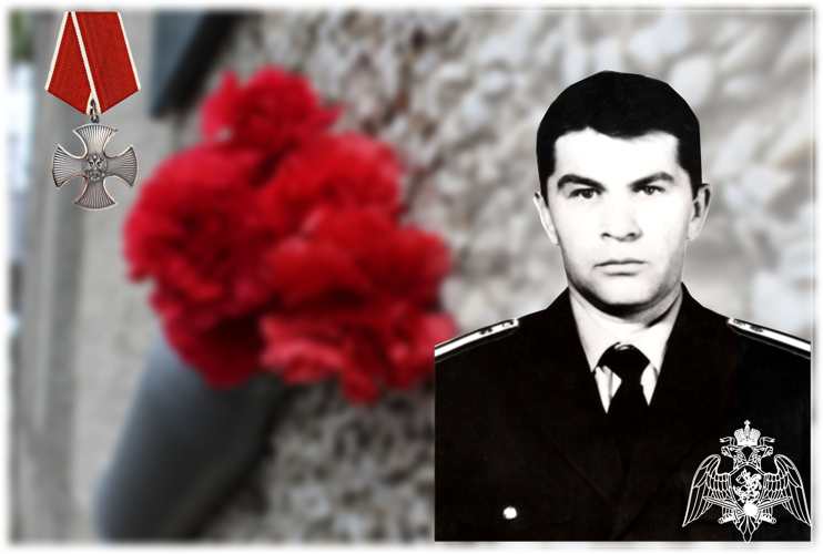 В Сыктывкаре сотрудники ОМОН «Зырянин» почтили память погибшего бойца отряда