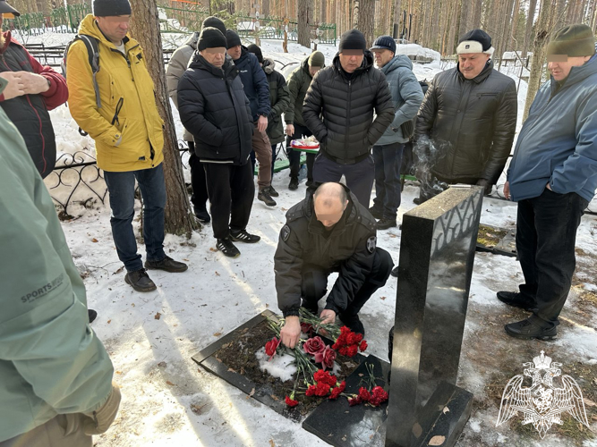 В Сыктывкаре сотрудники ОМОН «Зырянин» почтили память погибшего бойца отряда