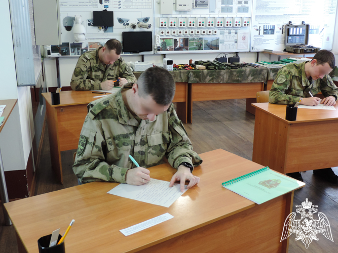 Специалисты-инженеры завершили обучение в Центре подготовки личного состава Северо-Западного округа Росгвардии
