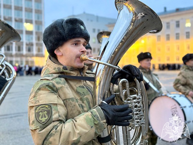 В Сыктывкаре военнослужащие Росгвардии участвуют в репетиции торжественного шествия ко Дню Победы