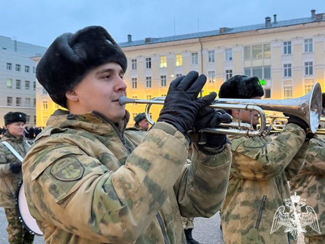 В Сыктывкаре военнослужащие Росгвардии участвуют в репетиции торжественного шествия ко Дню Победы