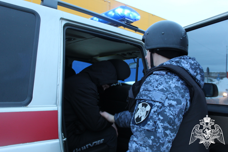 В Воркуте росгвардейцы задержали мужчину, совершившего хищение товаров из магазина
