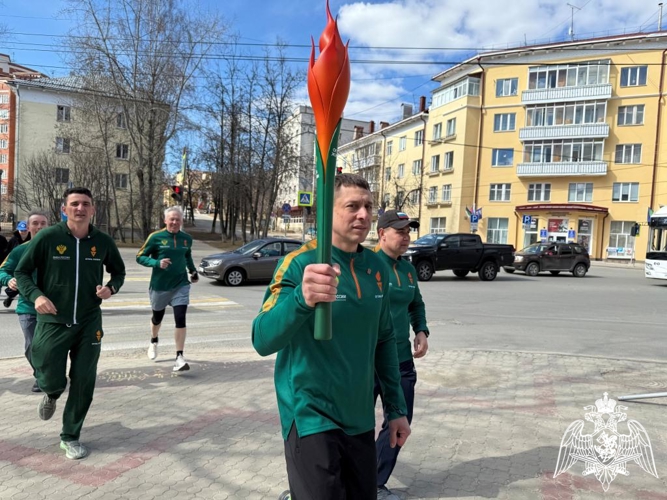 В Сыктывкаре росгвардейцы присоединились к всероссийской эстафете «Огонь Жизни»