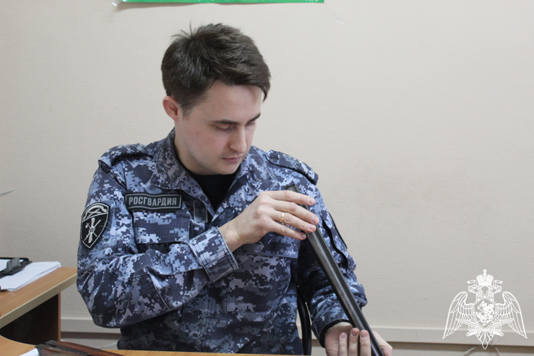 Жители Коми продолжают передавать свое оружие и боеприпасы для нужд СВО