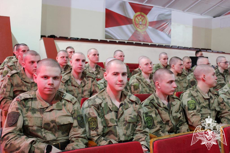 Священнослужитель провел просветительскую беседу с военнослужащими Центра подготовки личного состава Северо-Западного округа Росгвардии