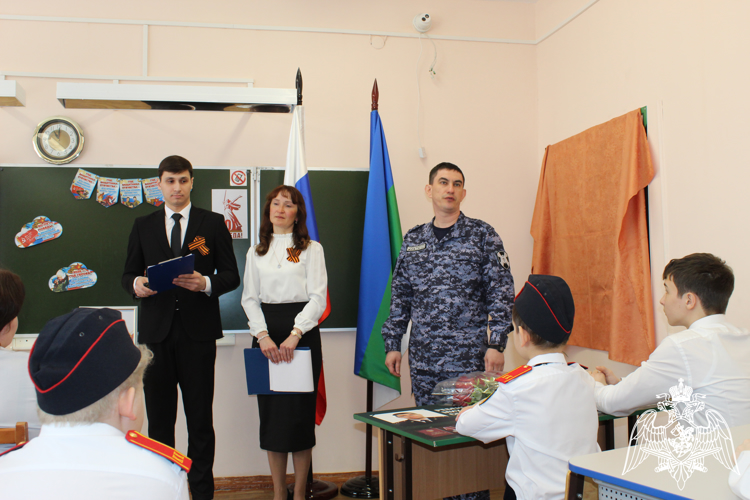 В сыктывкарской школе открыт памятный стенд погибшему офицеру Росгвардии 