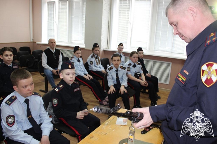 Сыктывкарские школьники побывали с экскурсией во вневедомственной охране Росгвардии