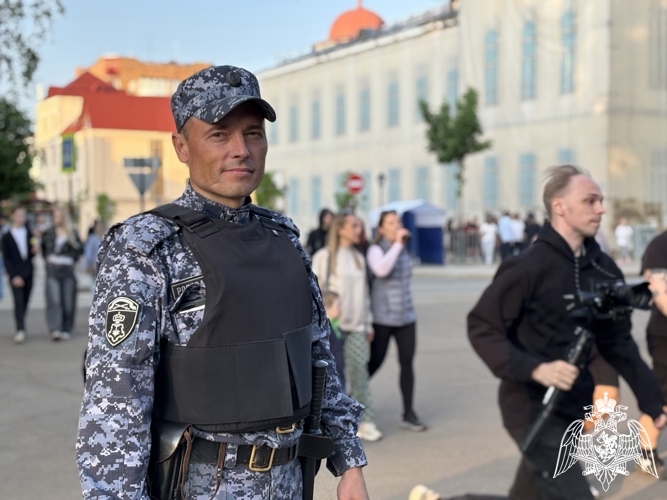 Росгвардейцы обеспечивают охрану правопорядка в период празднования Дня России и Дня города Сыктывкара
