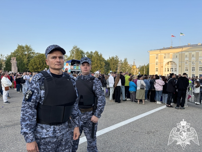 Росгвардейцы обеспечивают охрану правопорядка в период празднования Дня России и Дня города Сыктывкара