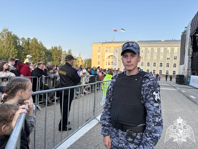 Росгвардейцы обеспечивают охрану правопорядка в период празднования Дня России и Дня города Сыктывкара
