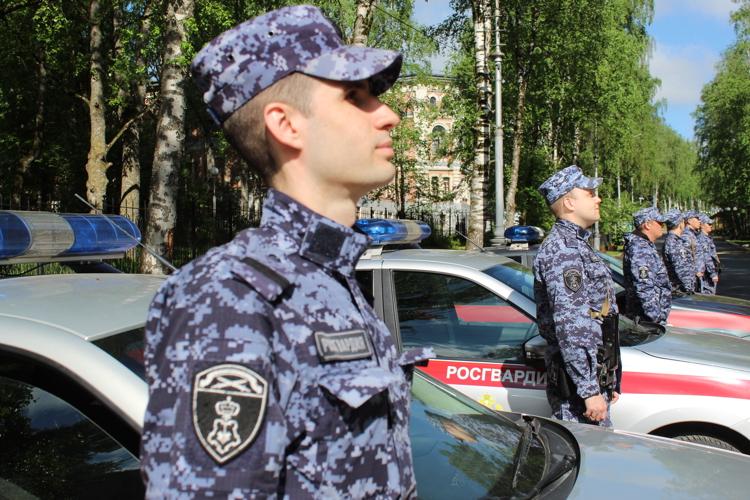 Росгвардейцы обеспечивают охрану правопорядка в период празднования Дня России и Дня города Сыктывкара