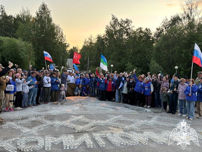 В Сыктывкаре военнослужащие и сотрудники Росгвардии зажгли 12 000 свечей в рамках акции «Свеча Памяти»