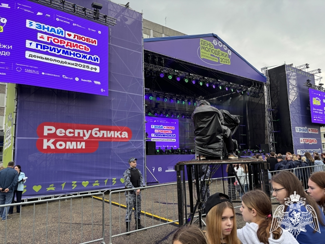 Росгвардейцы обеспечили правопорядок праздничных мероприятий в рамках празднования Республиканского выпускного "Твои облака - 2025".  
