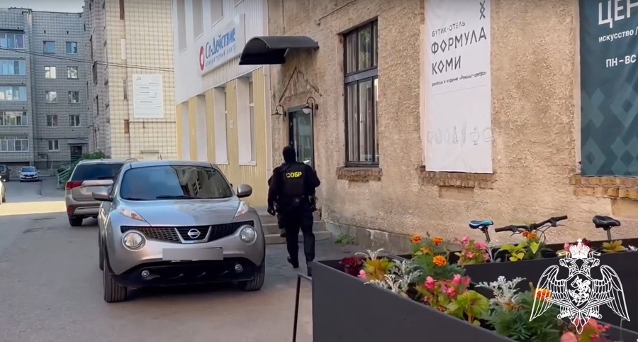 При силовой поддержке спецназа Росгвардии проведены оперативные мероприятия в сыктывкарском независимом пространстве «Револьт-центр»
