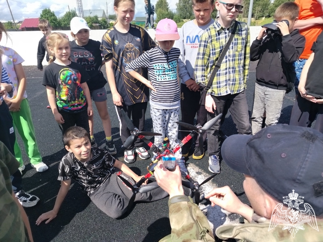 Росгвардейцы Коми познакомили подшефных кадетов гвардейской смены со своей профессией