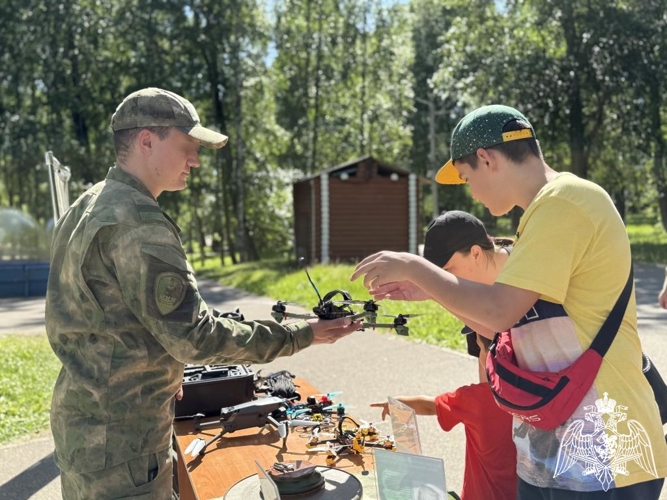 В Сыктывкаре военнослужащие Центра подготовки личного состава Северо-Западного округа Росгвардии провели агитационные мероприятия по приему на службу