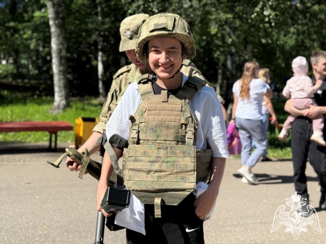 В Сыктывкаре военнослужащие Центра подготовки личного состава Северо-Западного округа Росгвардии провели агитационные мероприятия по приему на службу