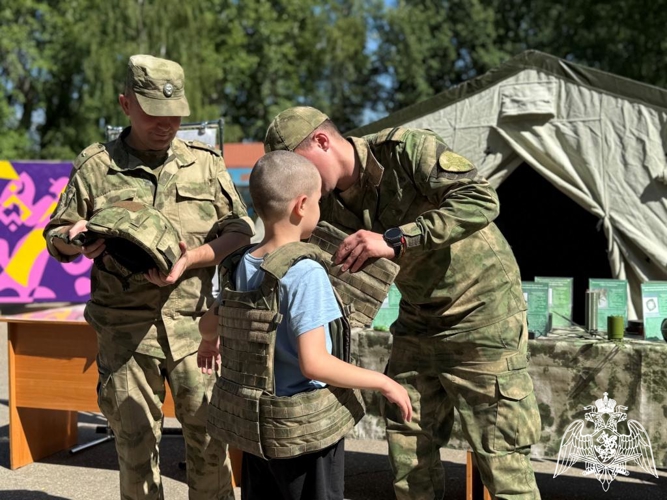 В Сыктывкаре военнослужащие Центра подготовки личного состава Северо-Западного округа Росгвардии провели агитационные мероприятия по приему на службу