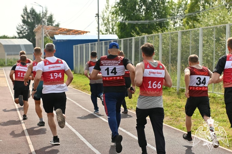 В Сыктывкаре росгвардейцы провели спортивный праздник в честь Дня физкультурника