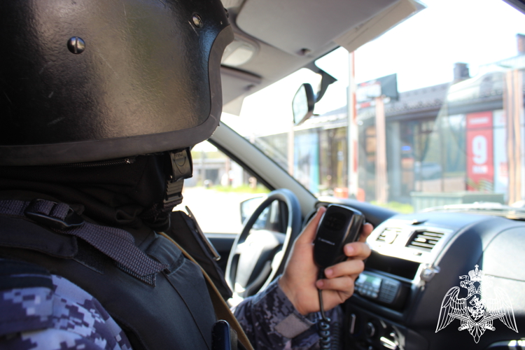 В Усинске росгвардейцы задержали буйных посетителей увеселительного заведения