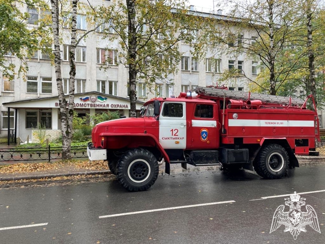В Сыктывкаре прошли совместные учения вневедомственной охраны Росгвардии и регионального МЧС по обеспечению пожарной безопасности