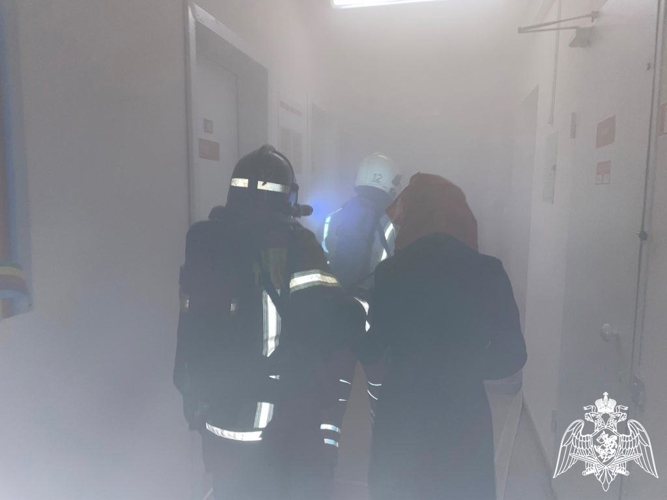 В Сыктывкаре прошли совместные учения вневедомственной охраны Росгвардии и регионального МЧС по обеспечению пожарной безопасности