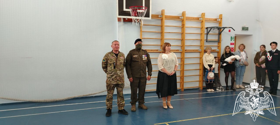 В Коми росгвардейцы поздравили кадетов подшефных школ с Днём знаний