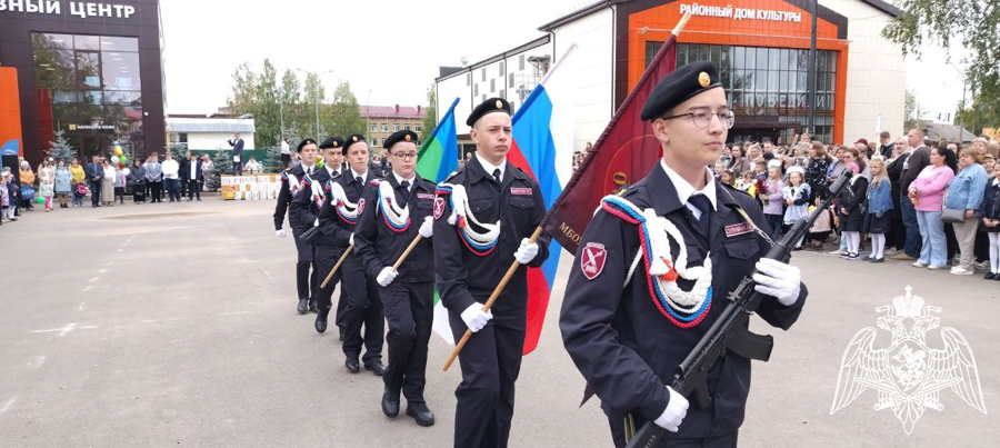 В Коми росгвардейцы поздравили кадетов подшефных школ с Днём знаний