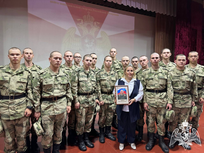 В Сыктывкаре вдова Героя Республики Коми майора Виталия Лифенко рассказала военнослужащим Росгвардии о жизни и подвиге своего супруга  