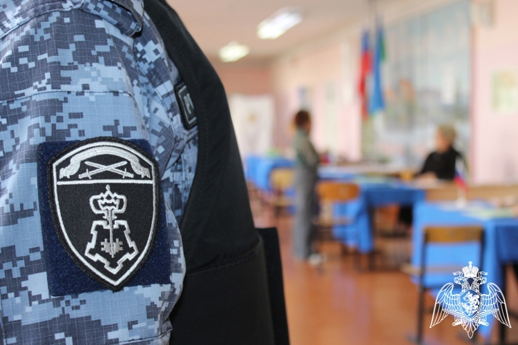 В Коми росгвардейцы обеспечивают безопасность в период проведения выборов