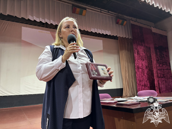 В Сыктывкаре вдова Героя Республики Коми майора Виталия Лифенко рассказала военнослужащим Росгвардии о жизни и подвиге своего супруга  
