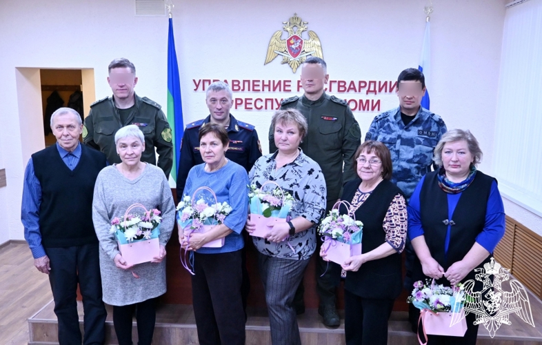 Начальник Управления Росгвардии по Республике Коми поздравил матерей погибших сотрудников и военнослужащих с Днем матери