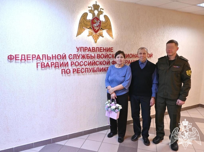 Начальник Управления Росгвардии по Республике Коми поздравил матерей погибших сотрудников и военнослужащих с Днем матери
