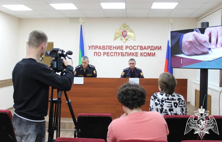В Сыктывкаре сотрудники Центра лицензионно-разрешительной работы Росгвардии провели круглый стол для представителей СМИ