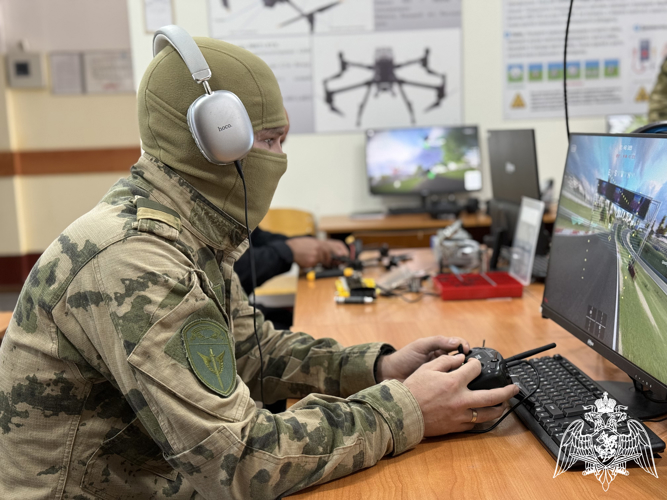 В Сыктывкаре сотрудники спецподразделений Росгвардии прошли курс подготовки операторов беспилотных летательных аппаратов 