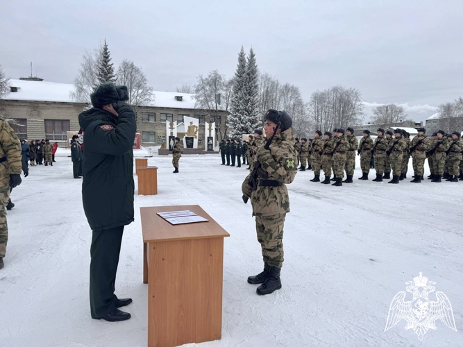 В Сыктывкаре более ста призывников приняли военную присягу