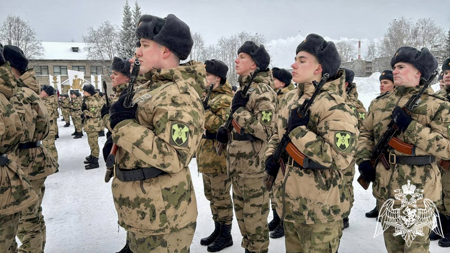В Сыктывкаре более ста призывников приняли военную присягу