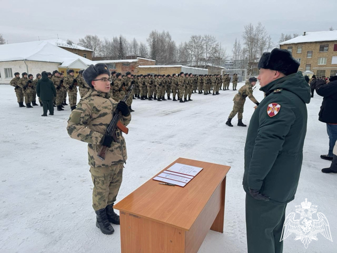 В Сыктывкаре более ста призывников приняли военную присягу