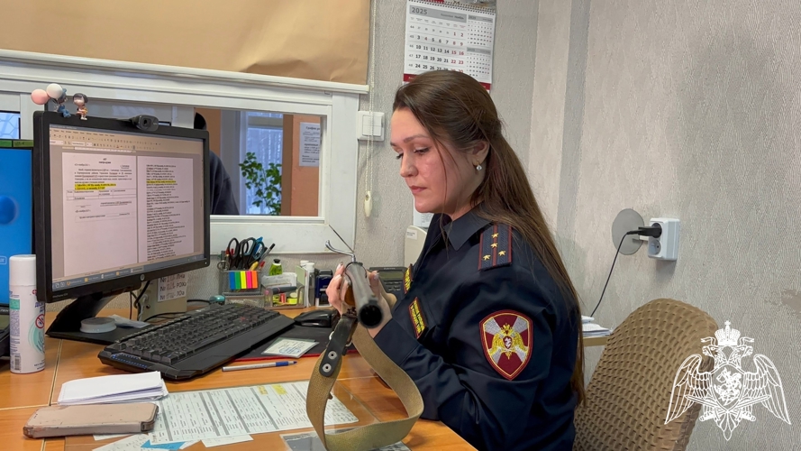 В Сыктывкаре сотрудница Росгвардии стала героиней сюжета ко Дню матери