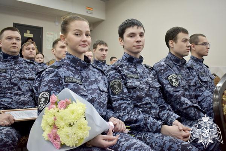 В Сыктывкаре состоялось торжественное мероприятие, посвящённое выпуску сотрудников вневедомственной охраны Росгвардии