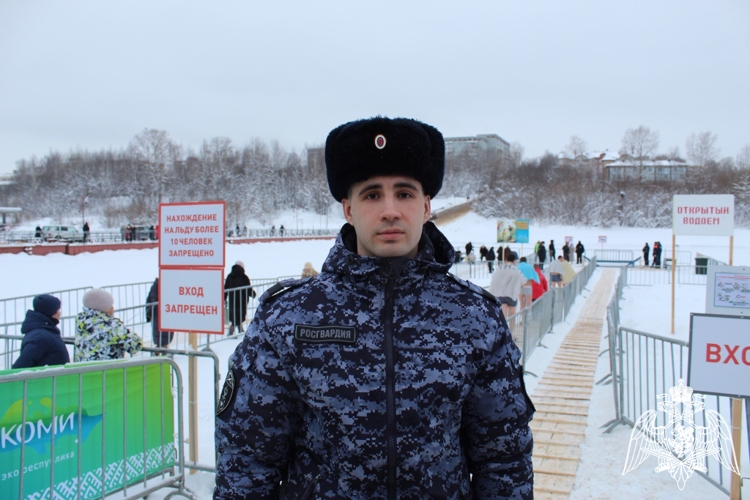 В Республике Коми росгвардейцы обеспечивают охрану общественного порядка во время празднования Крещения Господня